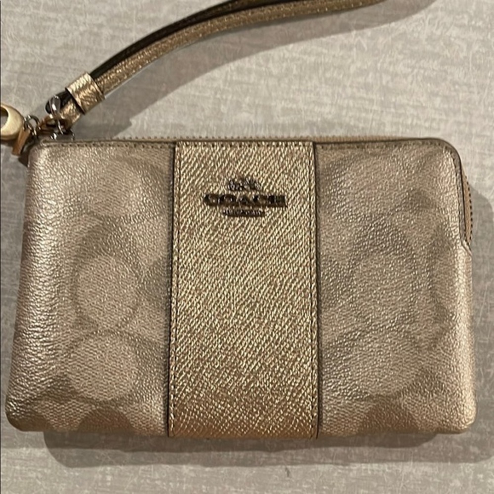 NWOT Coach Beige Monogram Wristlet Adjustable Wrist Strap 4X6” - Picture 1 of 14